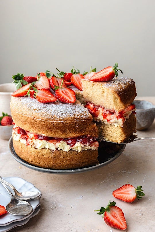 THE PERFECT VANILLA SPONGE CAKE- BY JACKIE CAMERON1